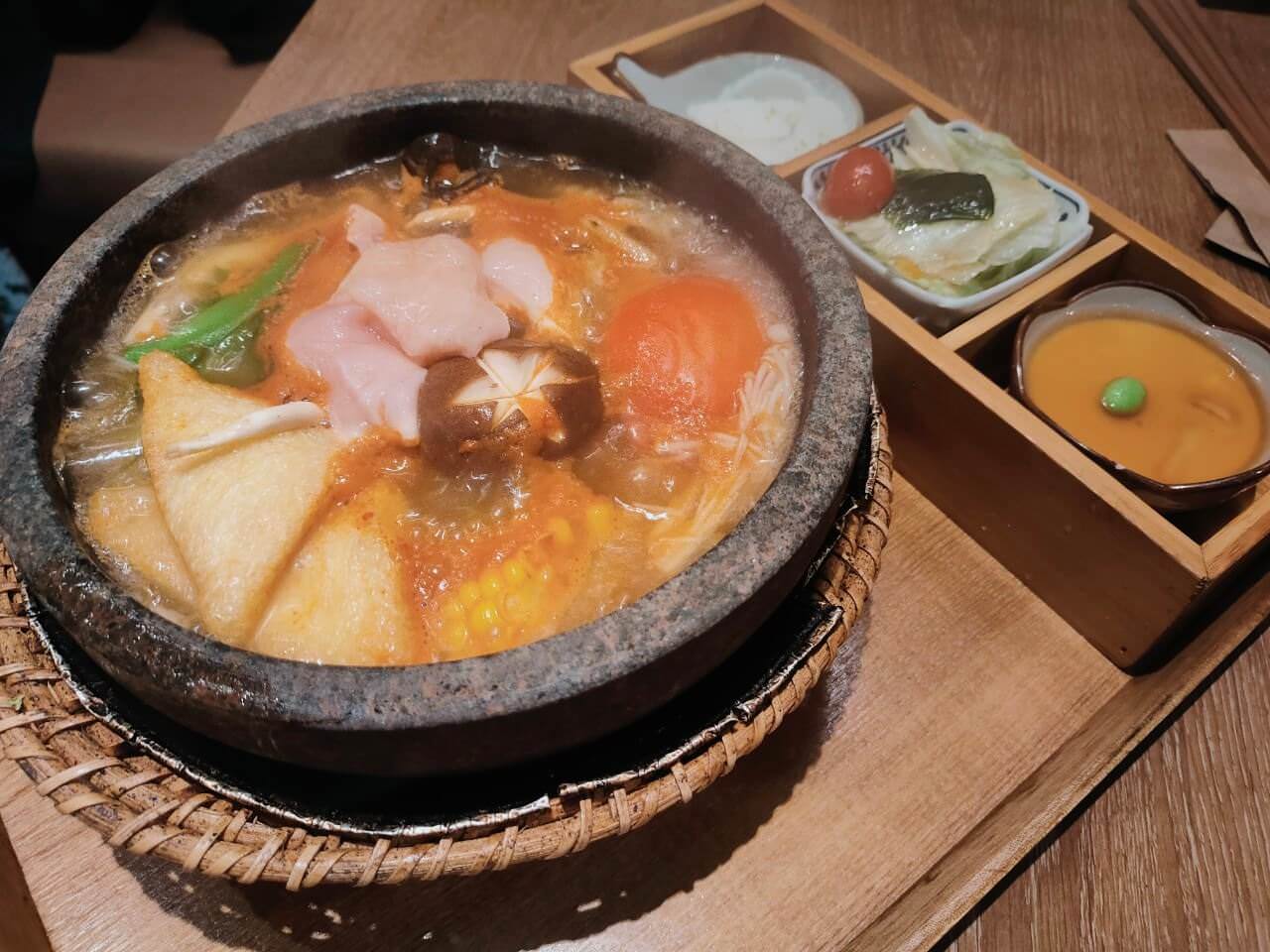 【八二親食健康料理】番茄風味桑拿米線、蒲燒茄子、炙燒紫酥捲,健康美食饗宴! - 第9張圖 八二親食
