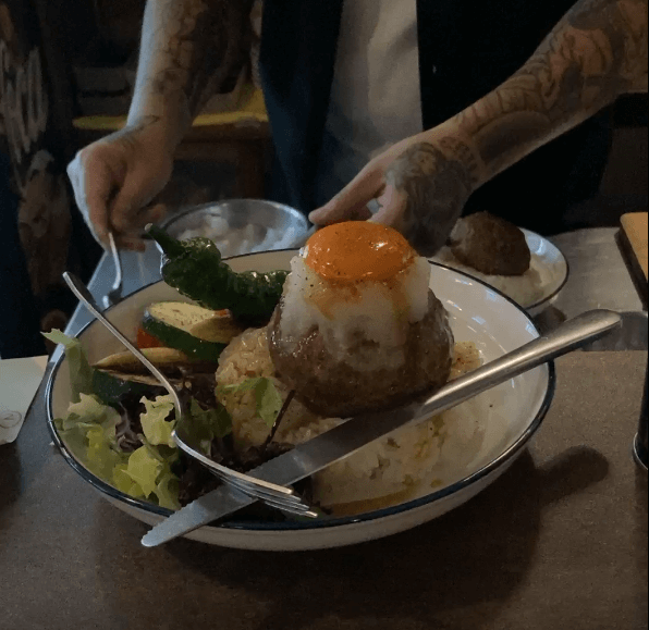 燭日牛漢堡排飯