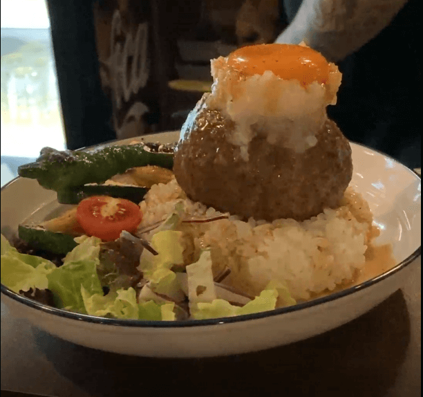 燭日牛漢堡排飯