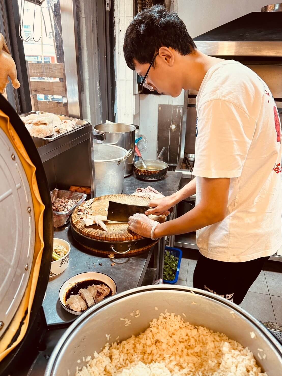 新竹巨城龍虎海南雞飯推薦!香蘭葉與川味口水雞多樣異國風味 - 第7張圖