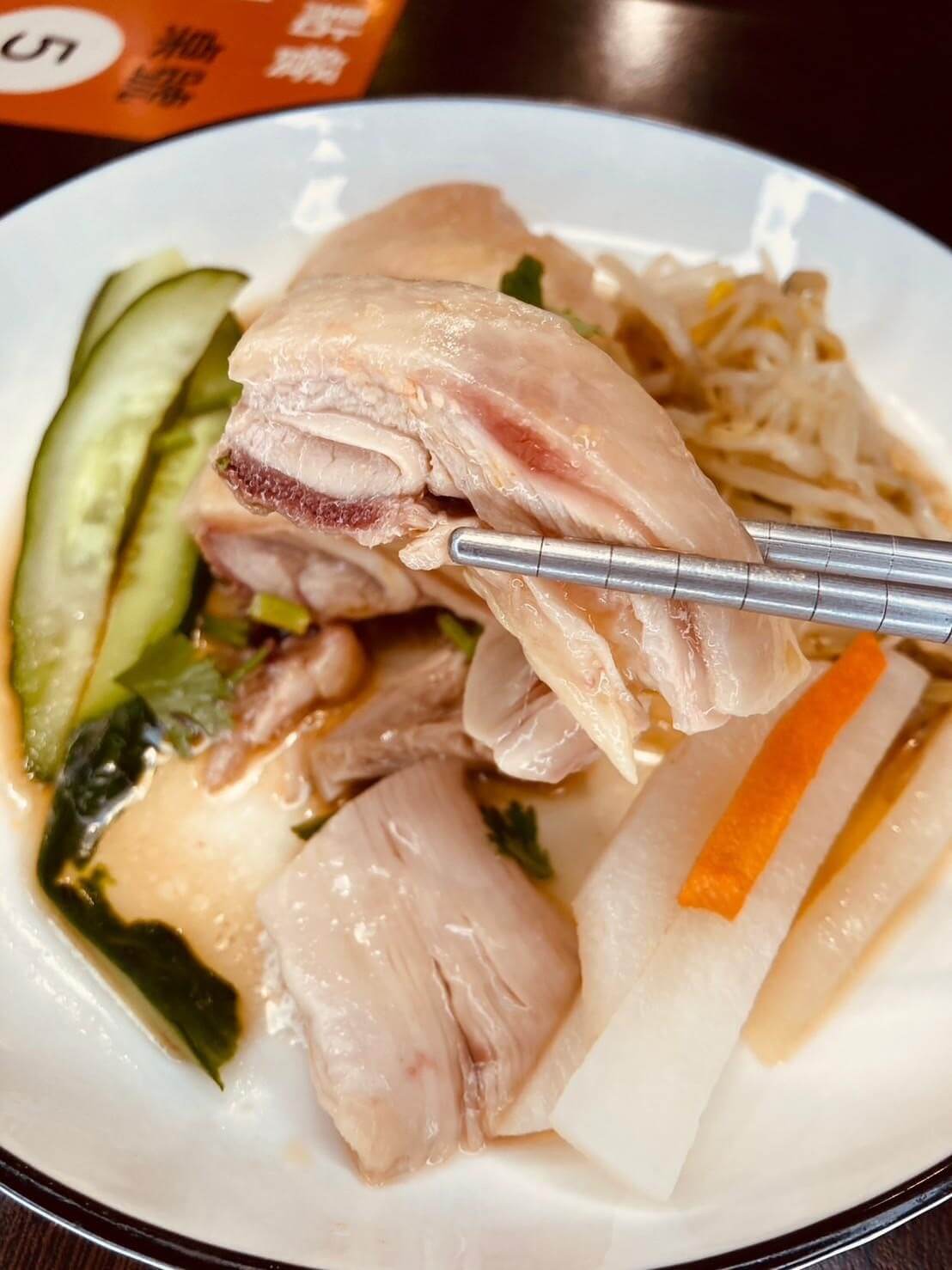 新竹巨城龍虎海南雞飯推薦!香蘭葉與川味口水雞多樣異國風味 - 第20張圖