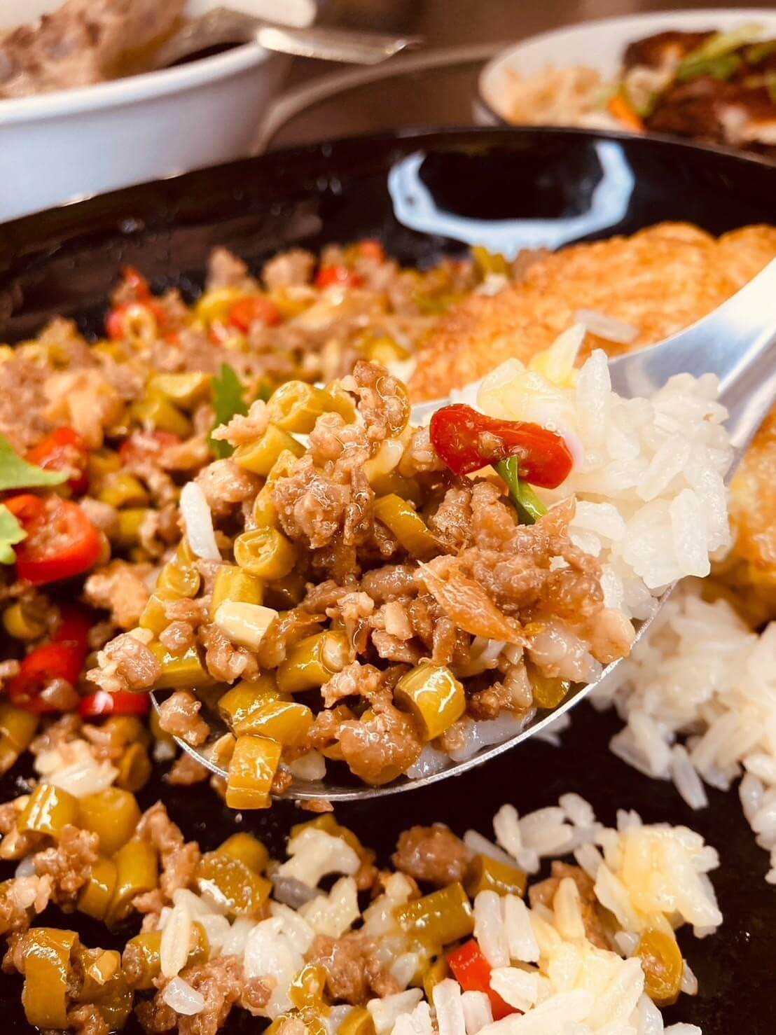 新竹巨城龍虎海南雞飯推薦!香蘭葉與川味口水雞多樣異國風味 - 第17張圖
