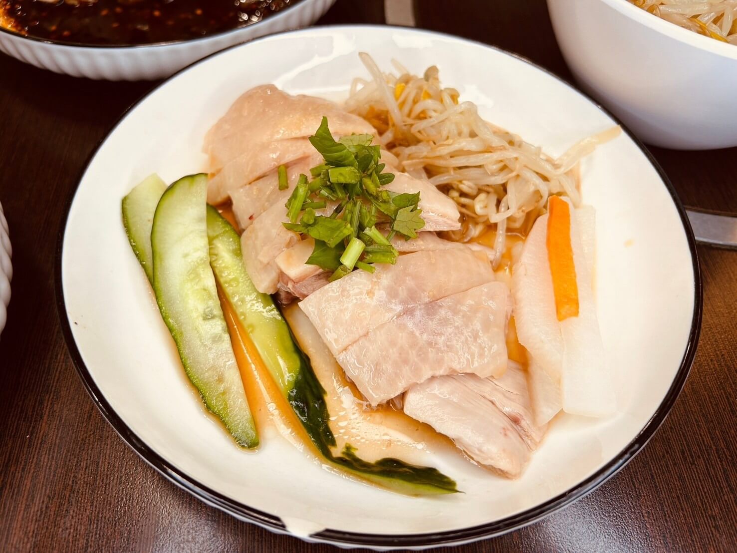 新竹巨城龍虎海南雞飯推薦!香蘭葉與川味口水雞多樣異國風味 - 第19張圖