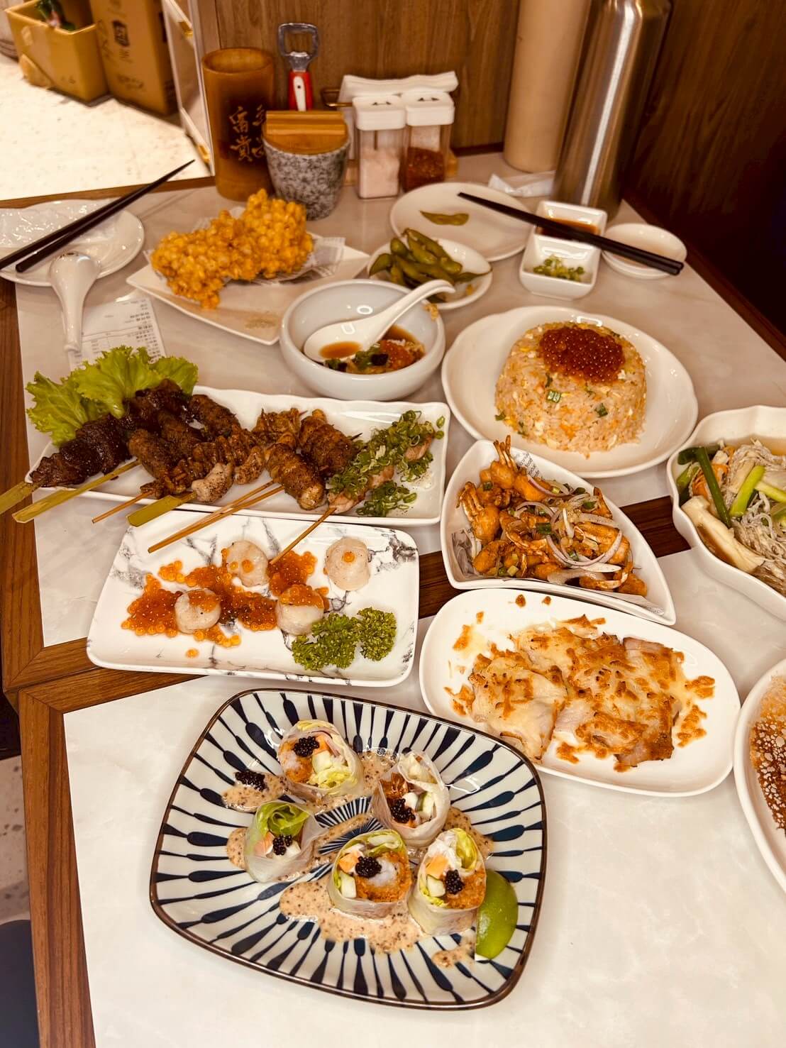 新竹深夜美食推薦|炊煙裊裊炭火串燒|燒烤、炸物、日式料理通通有 - 第1張圖