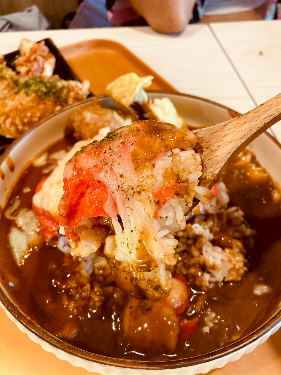 激辛山賊咖哩飯挑戰!喜歡咖哩中原店「炸物+咖哩」免費續飯續醬 - 第10張圖