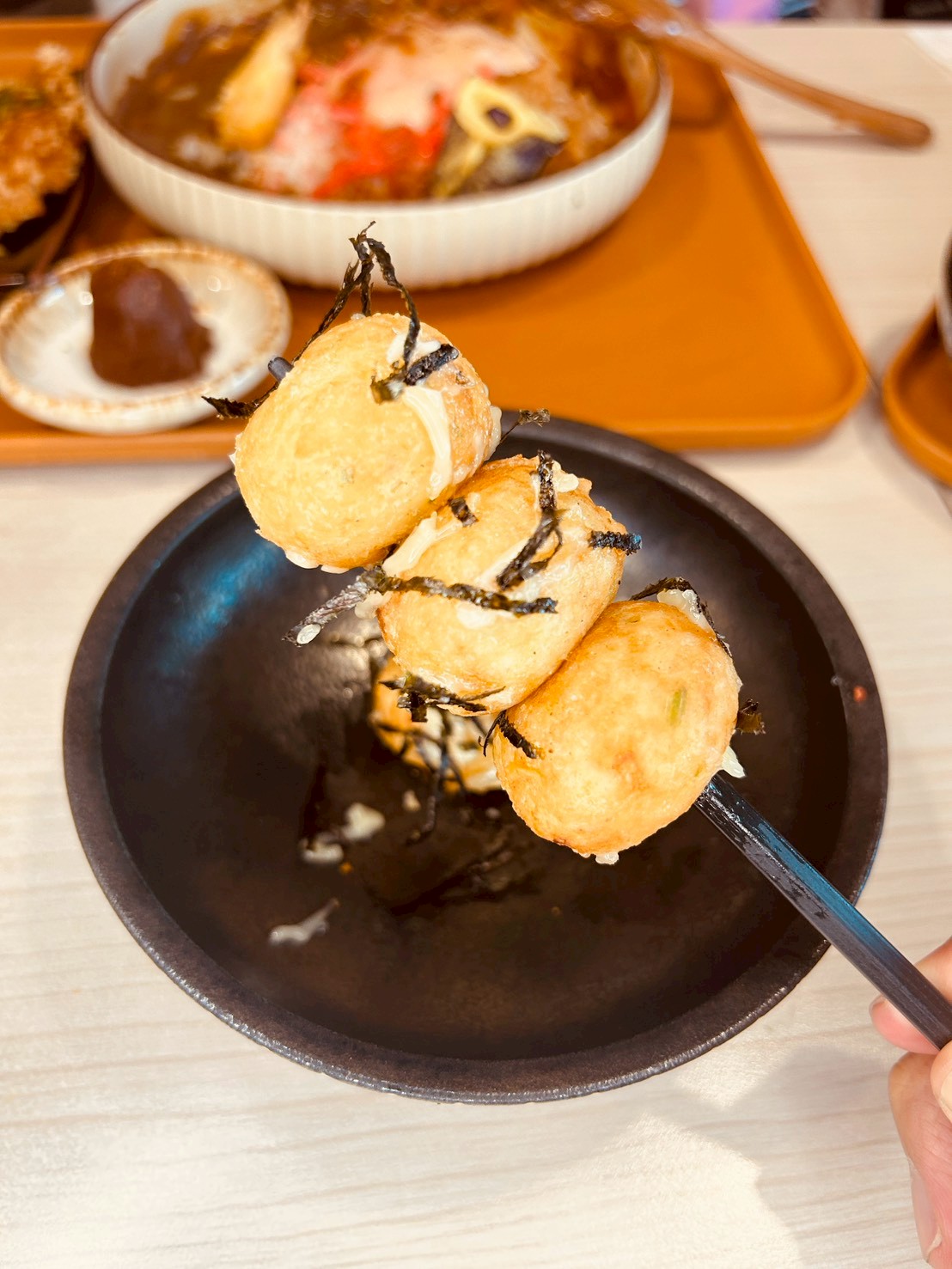 激辛山賊咖哩飯挑戰!喜歡咖哩中原店「炸物+咖哩」免費續飯續醬 - 第26張圖