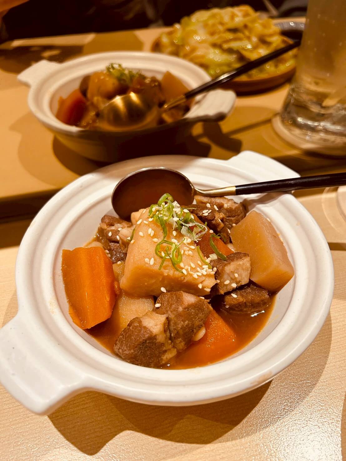 想找新竹餐酒館？福氣廚房｜日式×泰式｜燒烤、鍋物、下酒菜到生魚片